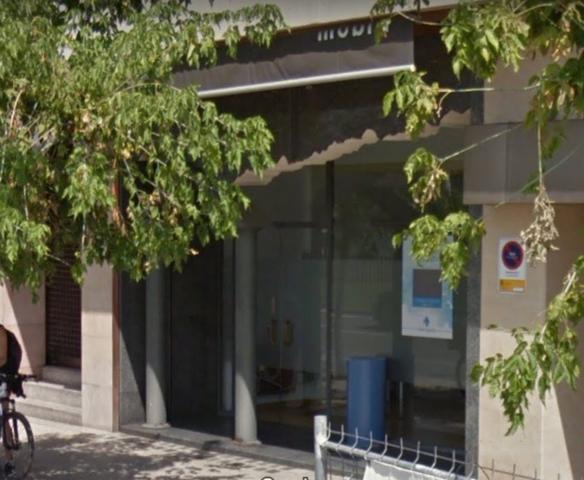 Estupendo local frente a Autobuses photo 0