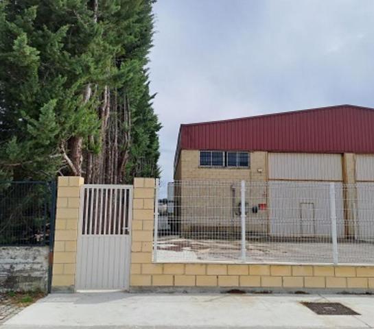 Nave industrial en venta con patio en el polígono industrial de aoiz 🏭📍 photo 0
