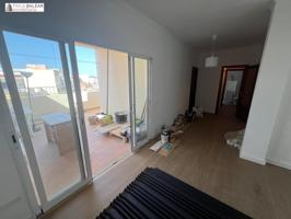 Ático con ascensor, terraza, 2 habitaciones y un baño con bañera. Se está terminando de reformar. photo 0