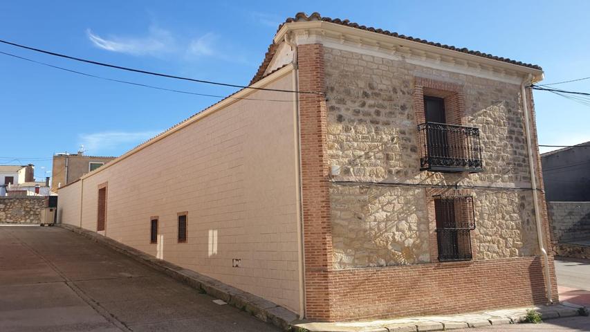 Casa - Chalet en venta en SAELICES de 292 m2 photo 0