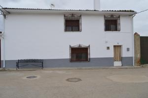 Casa De Pueblo en venta en Almendros de 130 m2 photo 0