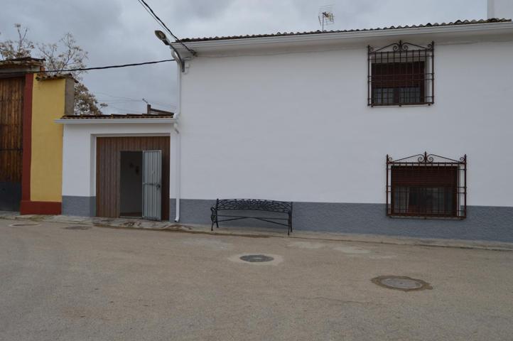 Casa De Pueblo en venta en Almendros de 130 m2 photo 0