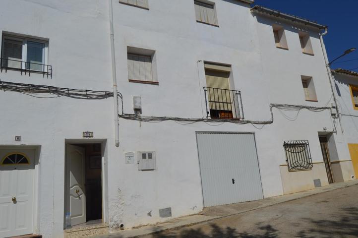 Casa - Chalet en venta en Huete de 255 m2 photo 0