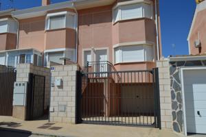 Adosado en venta en Saelices de 196 m2 photo 0