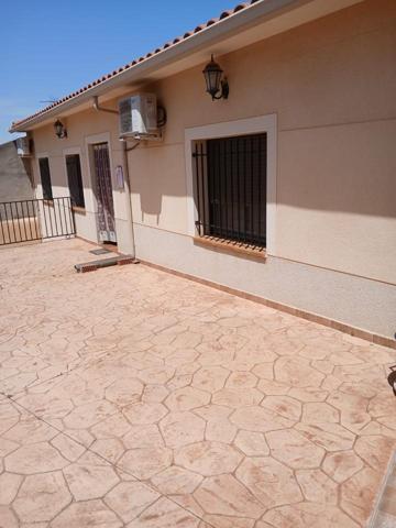 Casa De Pueblo en venta en Santa Cruz de la Zarza de 178 m2 photo 0