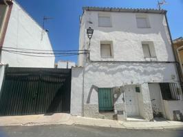 Casa De Pueblo en venta en Barajas de Melo de 100 m2 photo 0