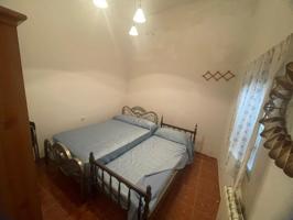 Casa De Pueblo en venta en Barajas de Melo de 100 m2 photo 0