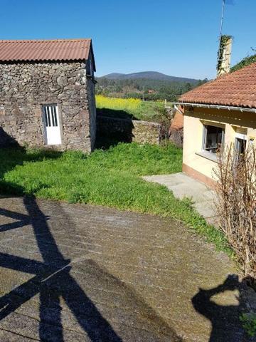 Villa En venta en Outes photo 0