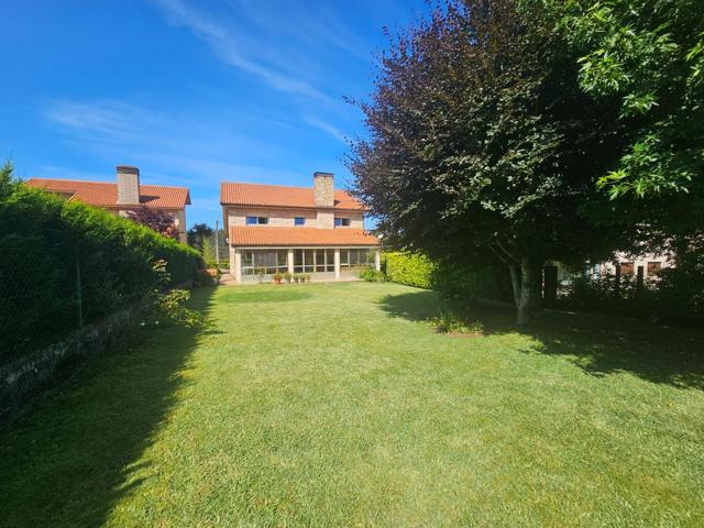 Villa En venta en Santiago de Compostela photo 0