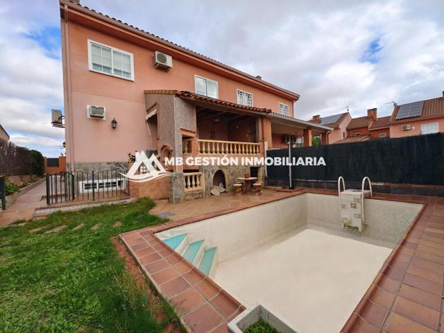 ¿BUSCAS CASA ADOSADA EN CASARRUBUELOS? MB GESTION INMOBILIARIA TE OFRECE ESTA ESTUPENDA VIVIENDA CON PISCINA photo 0