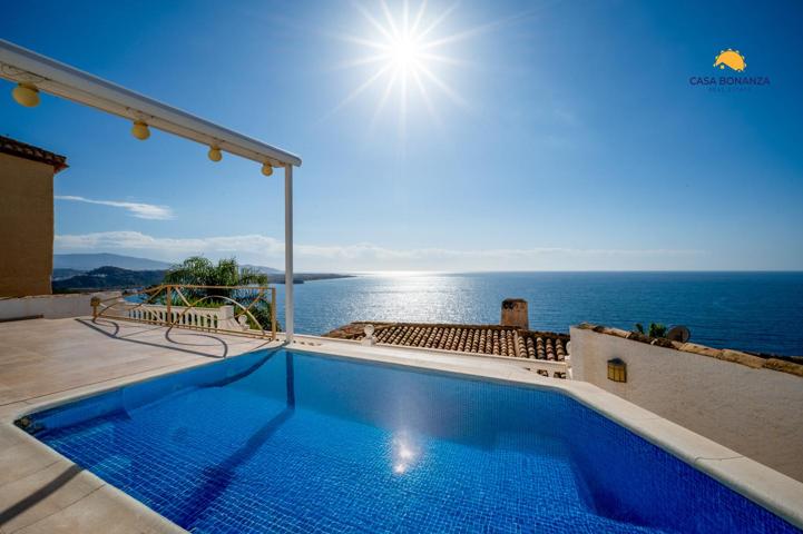 Exclusiva Villa con Vistas Panorámicas y Amplias Terrazas. photo 0