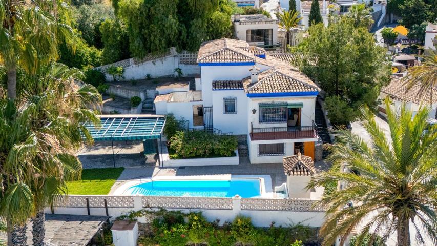 Villa Soleada con Jardín y Piscina photo 0