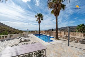 Villa de una sola planta recién renovada en Molvízar – con piscina privada y vista al mar. photo 0