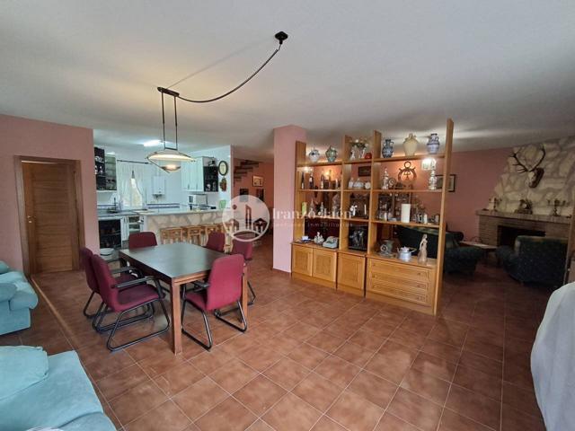 Chalet unifamiliar en venta en La Guardia de Jaén photo 0