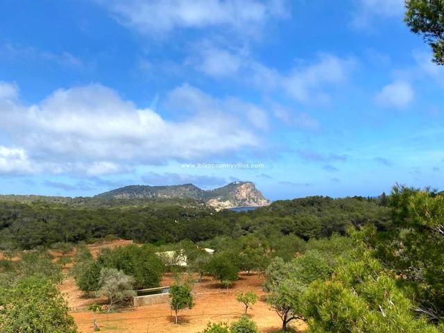 Espacioso adosado con mucho potencial para inversores en Cala Leña- Spacious semi-detached house with lots of potential for investors in Cala Leña photo 0