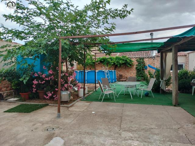 APIHOUSE VENDE CASA DE PUEBLO CON PATIO EN PLANTA BAJA EN VALDEPEÑAS. PRECIO 185.000€ photo 0
