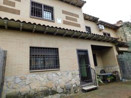 Adosado de 5 dorm, 3 baños y 2 patios en Centro de Yuncos photo 0