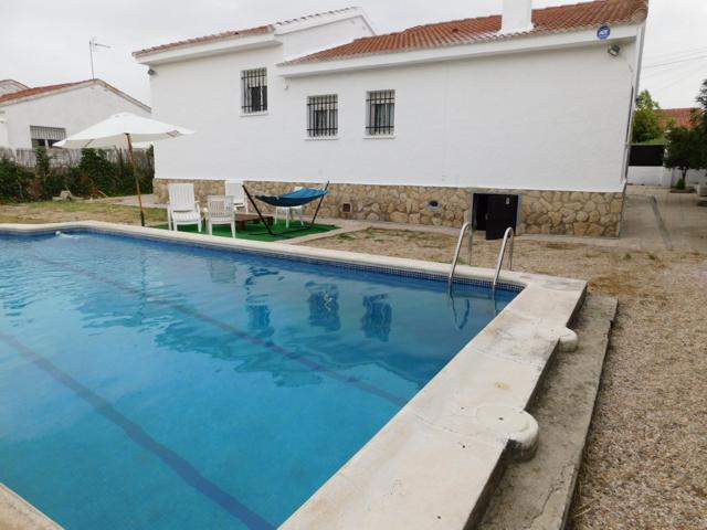 Chalet Independiente en Carranque de 3 dorm, 2 baños y piscina privada photo 0