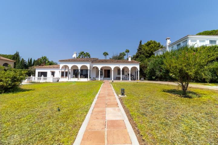 Villa En venta en Marbella photo 0