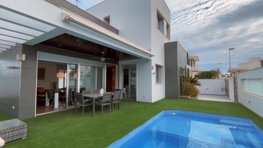 Casa En venta en Altos De Campoamor, Orihuela Costa photo 0