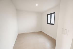 SE ALQUILA SOLO CON OPCIÓN A COMPRA  telefono info   601067176 photo 0