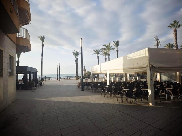 Apartamento en Torrevieja junto a la Estación de Autobuses 🌊🏡 junto al paseo marítimo alquiler dos meses de fianza , solvencia demostrada y seguro de protección de alquileres photo 0