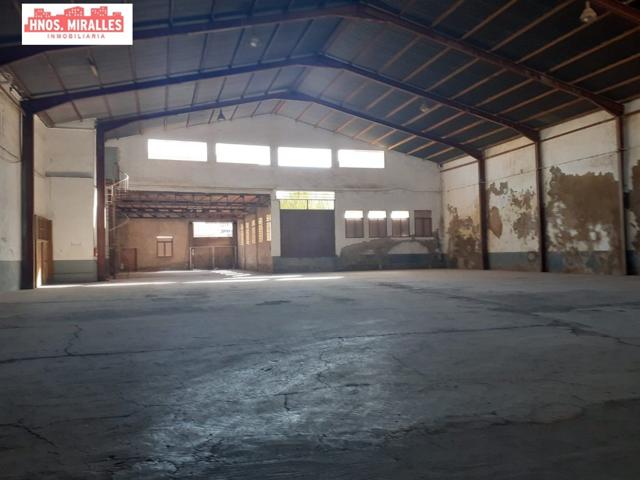 NAVE CON MUELLES DE CARGA EN COX photo 0