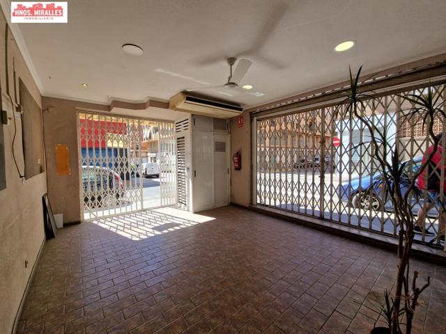 INTERESANTE LOCAL PARA MONTAR TU NEGOCIO O CON PERMISOS PARA CONVERTIRLO EN VIVIENDAO EN VIVIENDAS photo 0