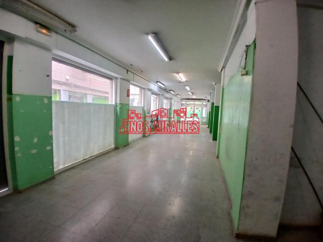 ¡¡ MAGNÍFICO LOCAL ESQUINA 148 M2 . TU NEGOCIO EN EL CENTRO DE ELCHE !! photo 0