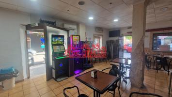 ¡¡TRASPASO DE BAR -CAFETERÍA DE ESQUINA EN PLENA AVENIDA DE NOVELDA!! photo 0
