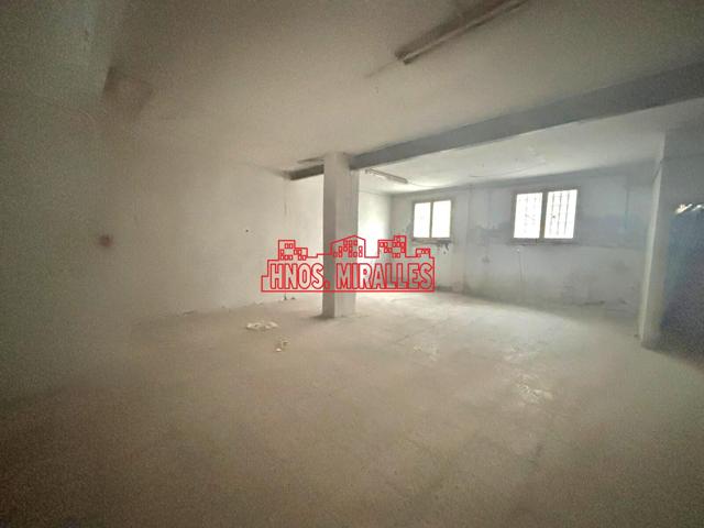 ¡¡ AMPLIO LOCAL DE 110 M2, CON PATIO .!! photo 0