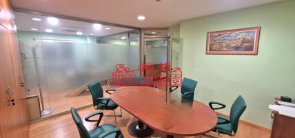 ENTREPLANTA DE OFICINAS EQUIPADA Y MONTADA COMO TAL EN TODA SU ESTANCIAS DE DESPACHOS CON SALA DE REUNIÓN Y DEMÁS COMODIDADES PARA SEGUIR TRABAJANDO photo 0
