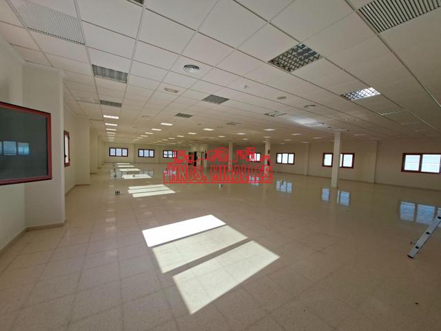 ¡¡ MAGNIFICA OFICINA 600 m2 EN ALQUILER, A 5 MINUTOS DEL AEROPUERTO DE ALICANTE !! photo 0