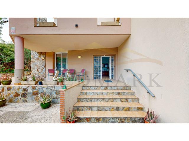 Casa unifamiliar en venta en Corbera de Llobregat photo 0