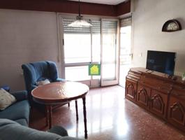 SE ALQUILA PISO DE 4 DORMITORIOS Y DOS BAÑOS PARA ESTUDIANTES photo 0