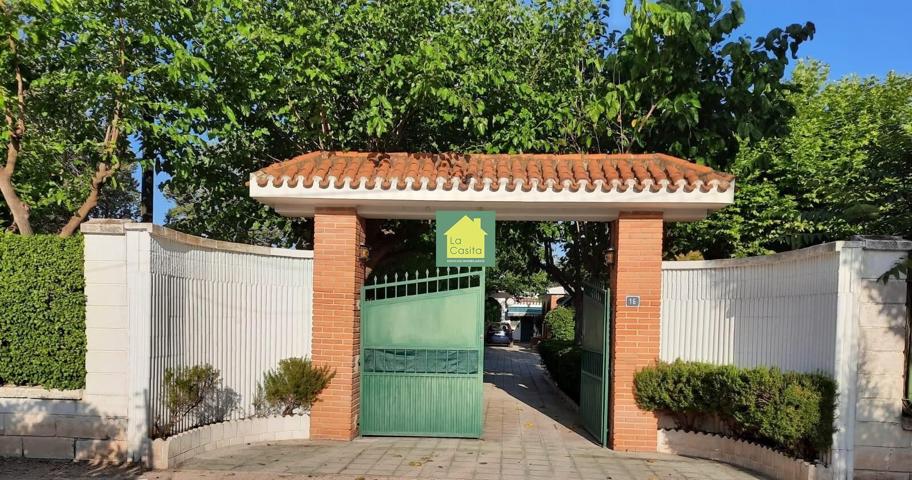 SE VENDE ESPECTACULAR CHALET CON TRES VIVIENDAS EN TERRENO URBANO A 3 KM DE ALBACETE photo 0