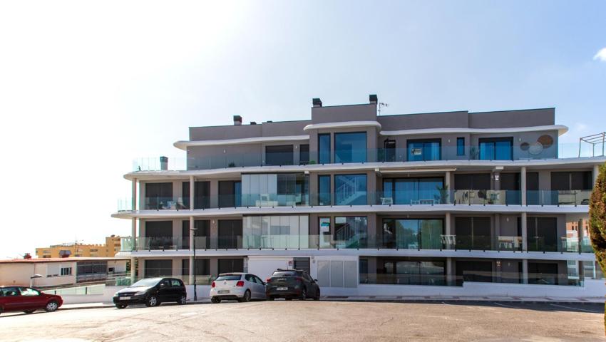 Piso de lujo con vistas al mar en Montemar en urbanización de reciente construcción con Piscina. photo 0