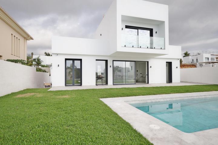 Chalet de Lujo en Mijas Costa con piscina privada y jardín: Un Oasis Moderno y Cómodo photo 0