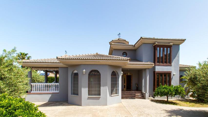 MARAVILLOSA VILLA CON ALTA CALIDAD EN ALHAURIN DE LA TORRE photo 0