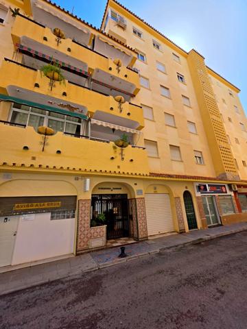 Amplio piso de 3 dormitorios a Reformar a 400 metros de la playa. Parking Incluido photo 0