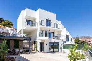 ESPECTACULAR CHALET PAREADO EN VENTA DE 4 DORMITORIOS EN BENALMÁDENA COSTA photo 0
