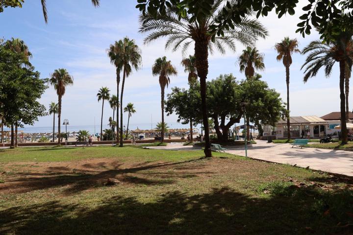 Piso en venta en primera línea de la Carihuela, Torremolinos: 3 dormitorios y vistas al mar 🌊🏖️ photo 0