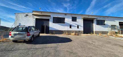 Nave Industrial de 517m2 en parcela de 1000m2 en Benamocarra photo 0
