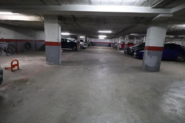 Oportunidad venta de garaje en urbanización privada en Fuengirola, recinto ferial photo 0