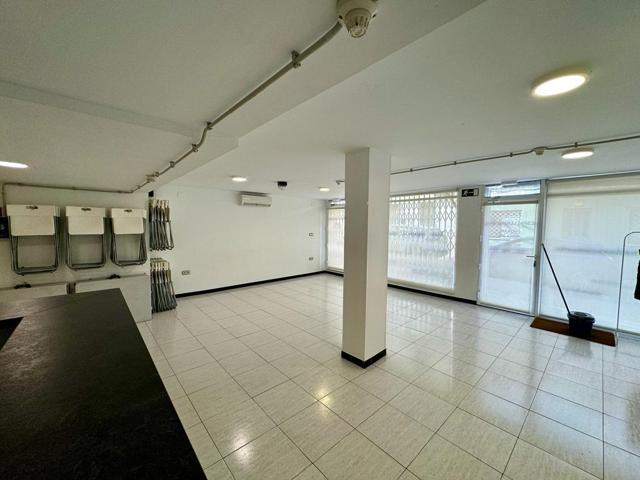 Local en alquiler en Montcada i Reixac de 71 m2 photo 0