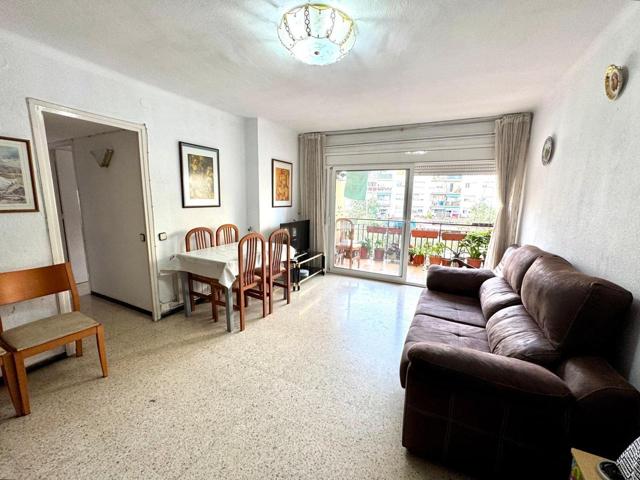 Piso en venta en Ciudad Meridiana de 3 Hab photo 0