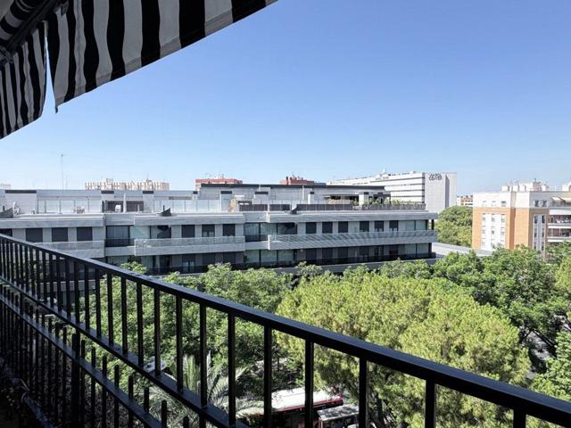 Casa En venta en Plaza Pintor Amalio García Del Moral, Nervión, Sevilla photo 0