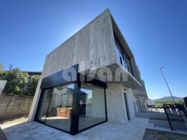 Casa - Chalet en venta en Nigrán de 166 m2 photo 0