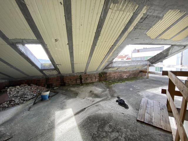 Edificio en venta en Vigo de 1348 m2 photo 0
