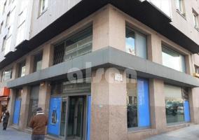 Local en Avda. Florida esquina con Fotógrafo Xosé Gil photo 0